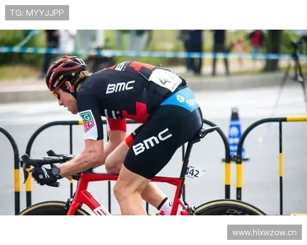 赫鲁斯蒂奇比赛阅读能力持续提升，中场组织表现稳健