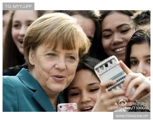 孔帕尼下场后穿着拖鞋逛球场，这大佬也太接地气了吧？