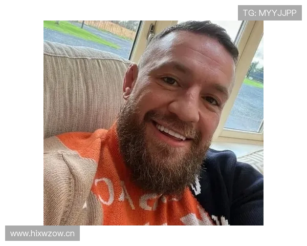 康纳·麦格雷戈小区遛狗，手上那块表能买套房